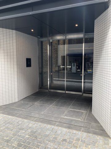 エントランス　落ち着いたエントランスです