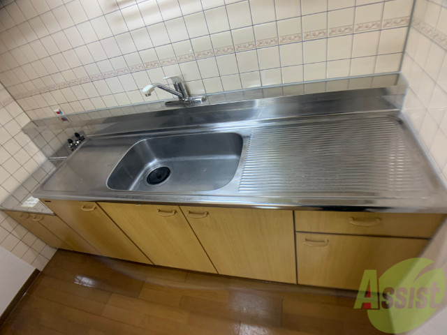 キッチン　こちらはキッチン。調理スペースもあり使いやすそうです。