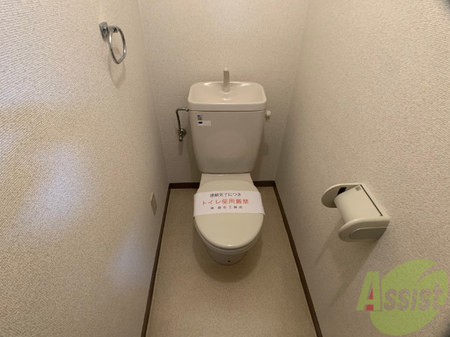 トイレ　こちらはトイレです。清潔感があり、安心して使用できます。