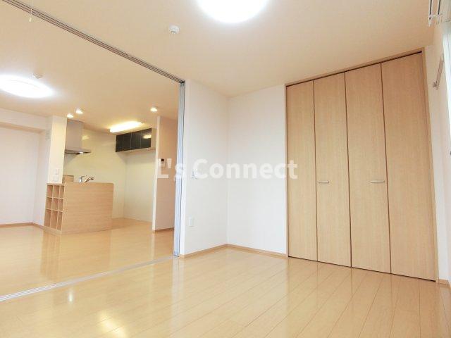 その他部屋・スペース　ＬＤＫと隣の洋室は繋げて使うこともできます。