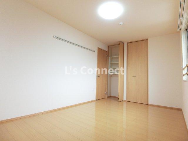 その他　独立した洋室は寝室として使えます。