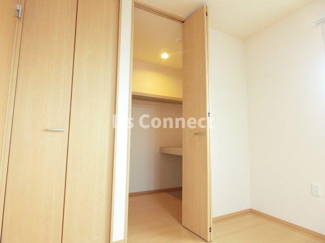 収納　ウォークインクローゼットでお荷物もすっきり収納。