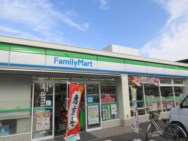 コンビニ　ファミリーマート（コンビニ）まで45m