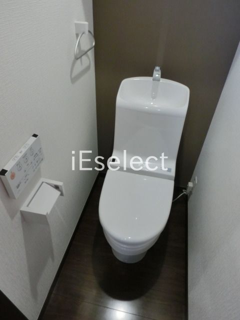 トイレ　温水洗浄便座付きのトイレ