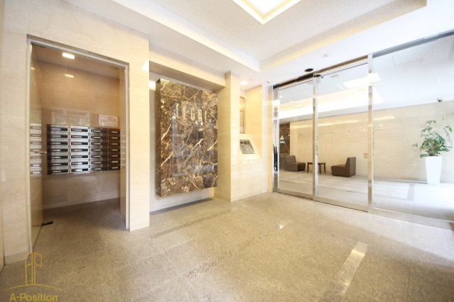 エントランス　リーガル梅田EAST