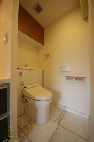 トイレ　リーガル梅田EAST