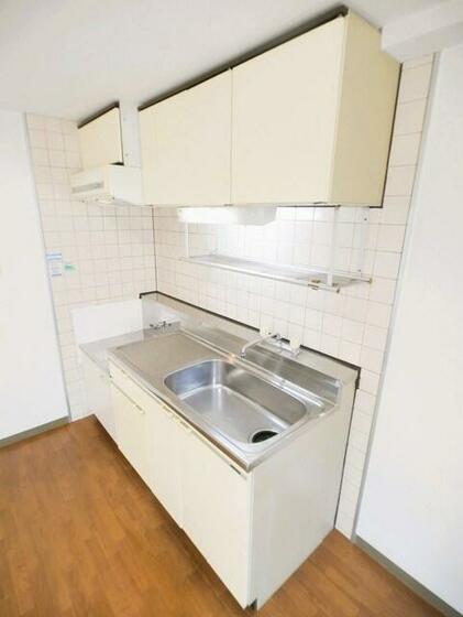 キッチン　給湯はリモコンで温度設定　お湯のハンドル１本で適温が出ます。