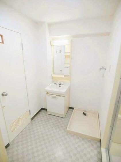 洗面設備　洗面所独立　給湯はリモコンで温度設定　お湯のハンドル１本で適