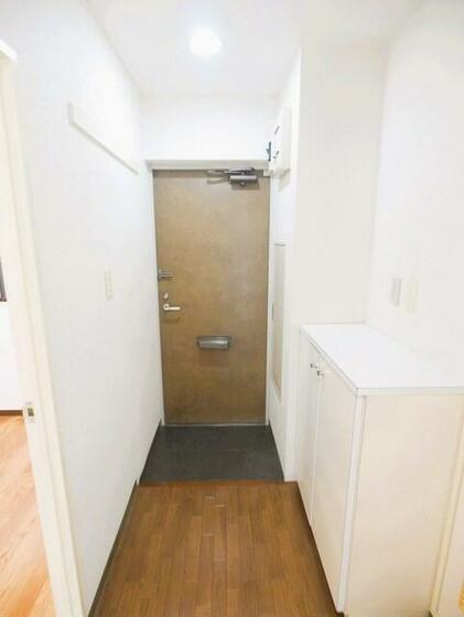 玄関　ゆったりとした玄関　　掲載写真は全て、同建物、別間取りのもの