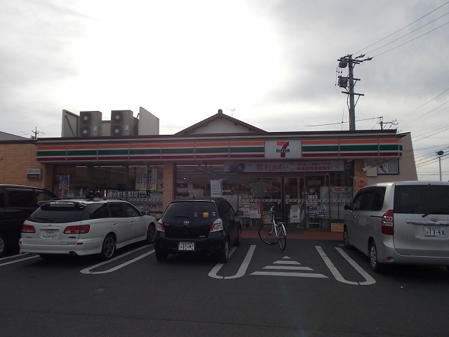 コンビニ　セブンイレブン（コンビニ）まで240m