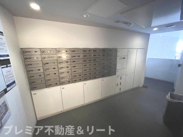 その他共有部分　集合郵便受けと宅配ロッカー