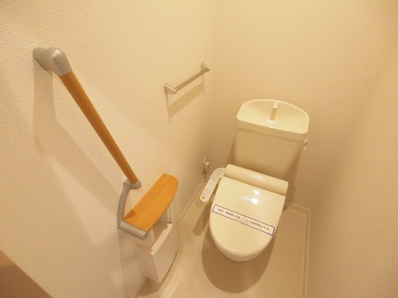 トイレ　※別号室写真の為、現況優先