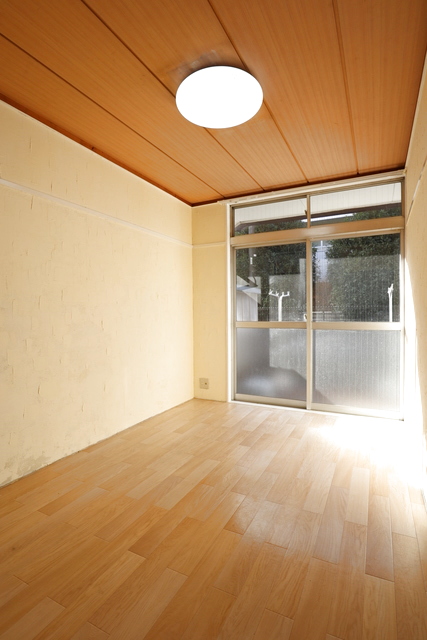 居室・リビング　庭側洋室