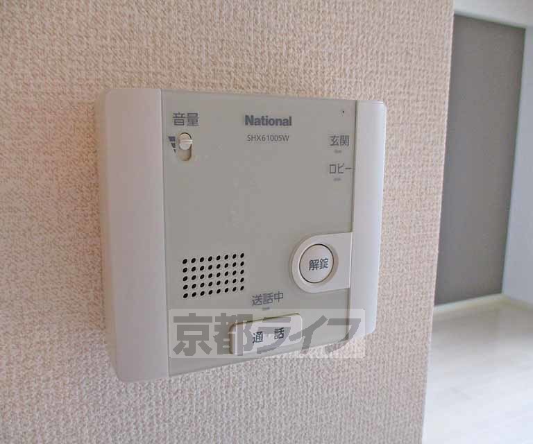 洗面設備　シャンプードレッサ付きの独立洗面台です。