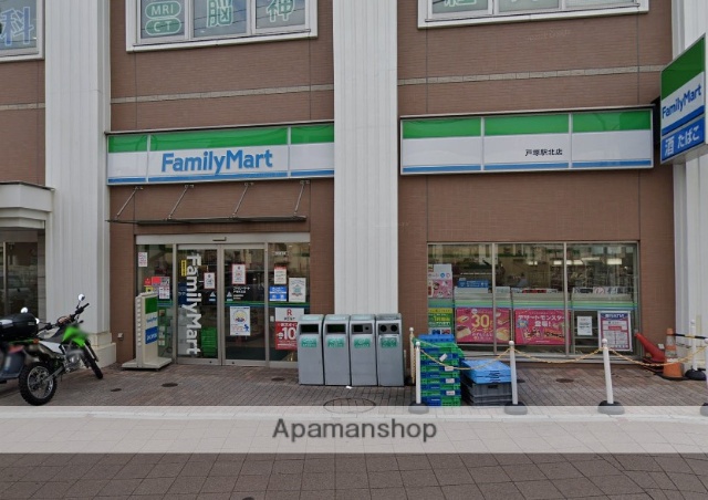 コンビニ　ファミリーマート（コンビニ）まで424m