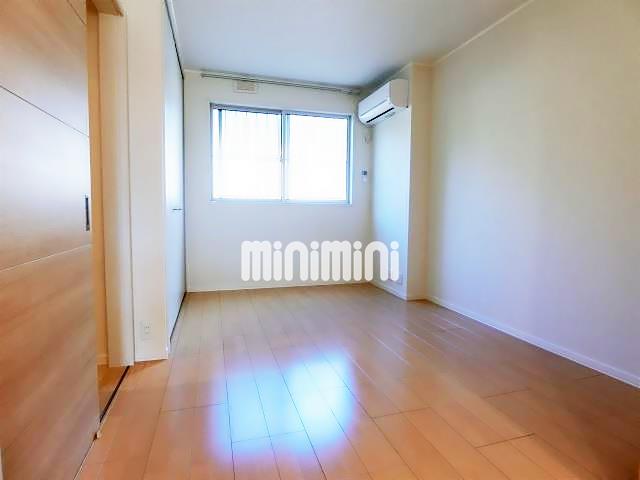 居室・リビング　５．９帖フローリング床です。