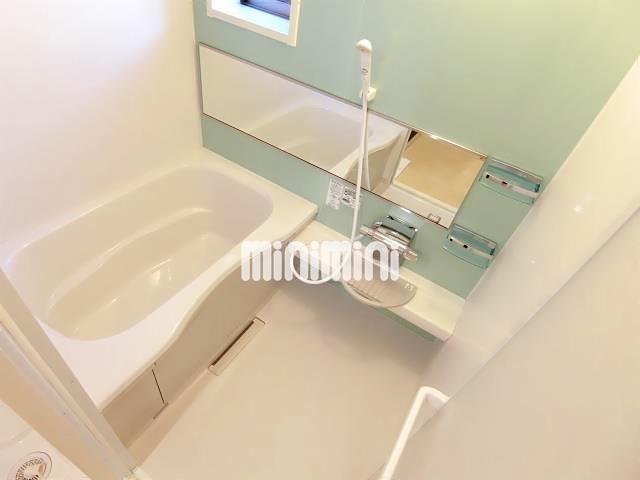 バス・シャワールーム　カラーパネルがお洒落