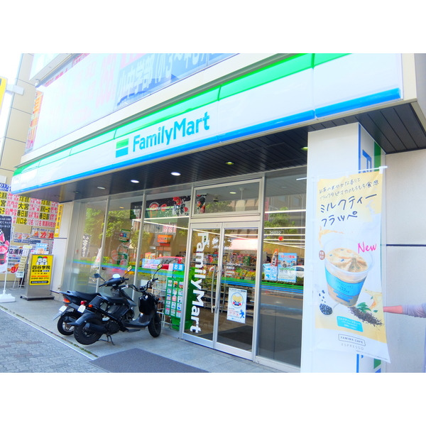 コンビニ　ファミリーマート南浦和三丁目店（コンビニ）まで245m