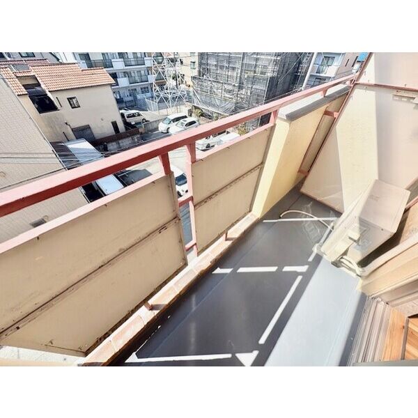 バルコニー　バルコニーからの眺めを楽しみながら食事をしませんか