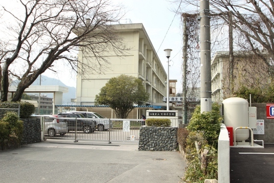 中学校　広島市立可部中学校（中学校）まで2185m