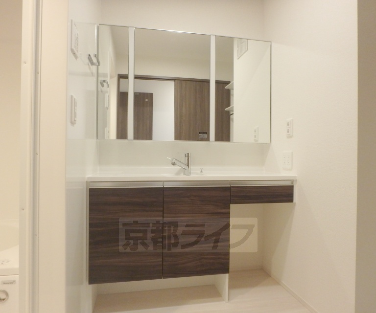 洗面設備　独立洗面台です。