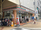 コンビニ　セブンイレブン大阪三泉市場通店（コンビニ）まで311m
