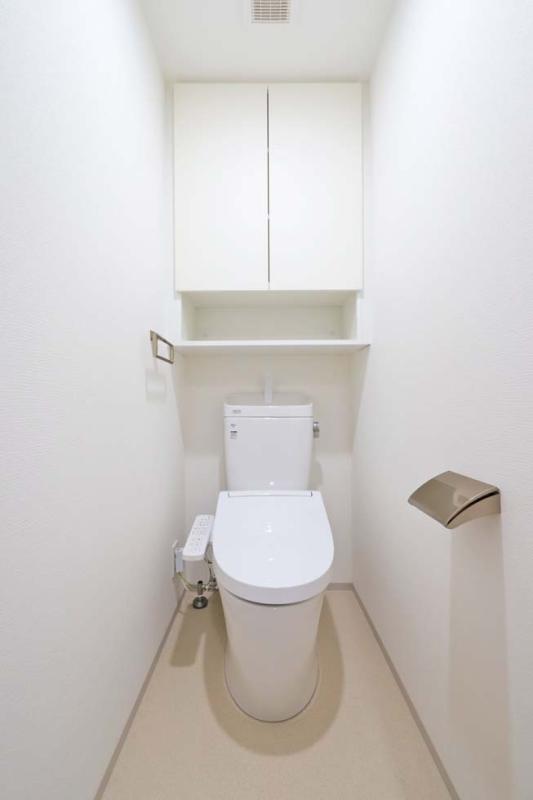 トイレ　温水洗浄便座。