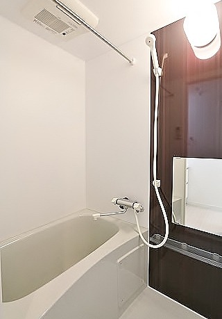 バス・シャワールーム　1日の疲れを流しましょう。