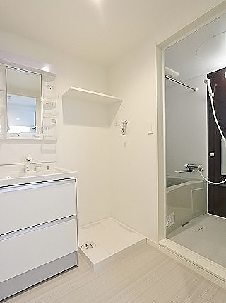 洗面設備　朝の支度にいかがでしょうか。