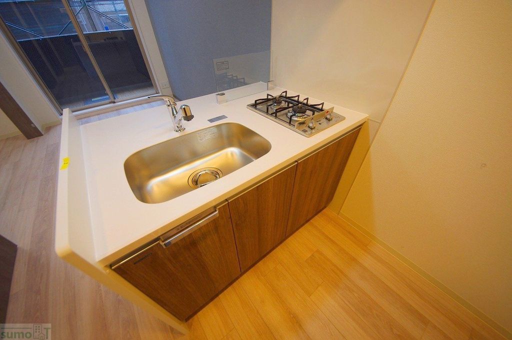 キッチン　同じ建築会社が建てた別の物件の写真です。