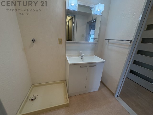 洗面設備　洗面所内に洗濯機置き場あり！