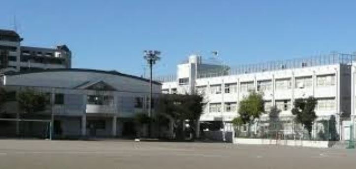 中学校　世田谷区立用賀中学校（中学校）まで720m