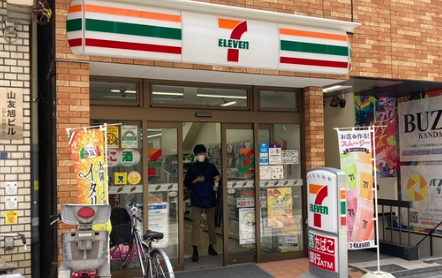 コンビニ　セブンイレブン神田駅西口通り店（コンビニ）まで82m