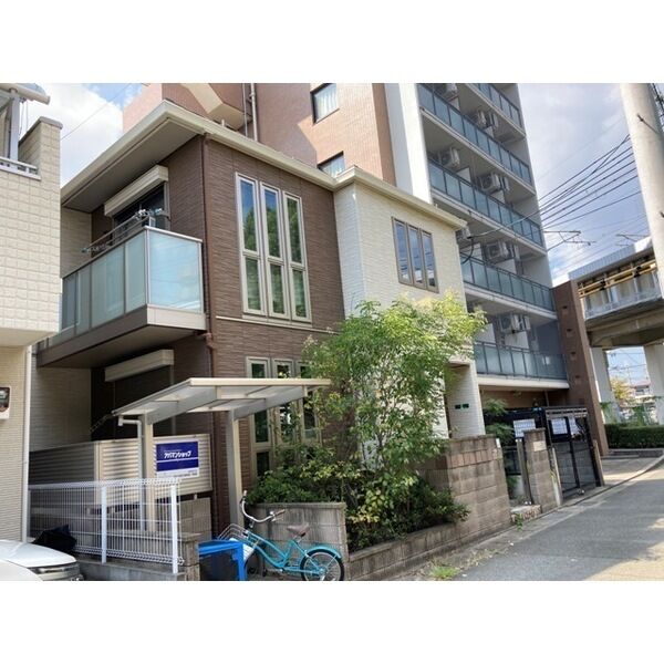 建物外観　モニター付きインターホンで安心☆