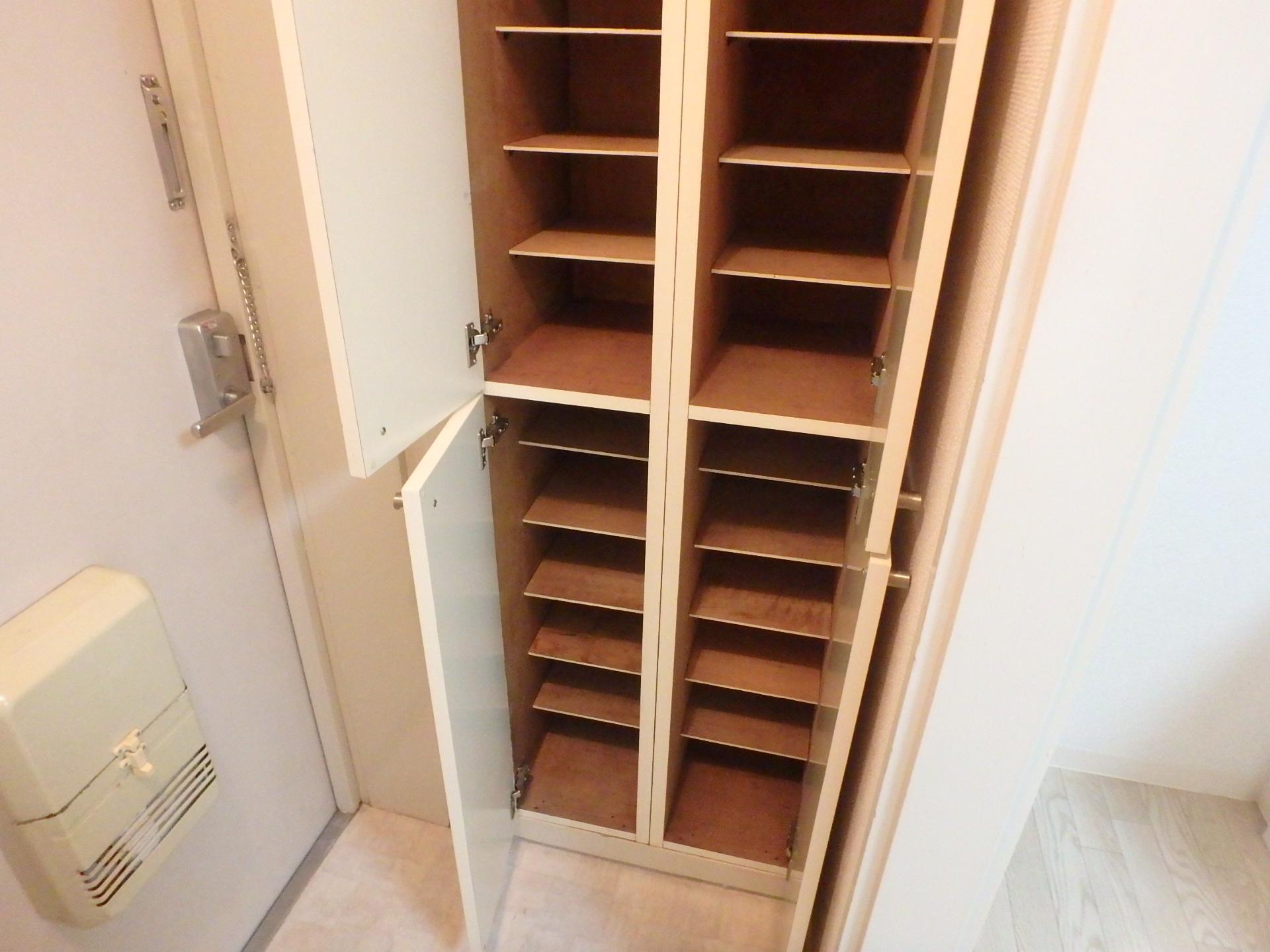 玄関　シューズボックス付きの玄関です