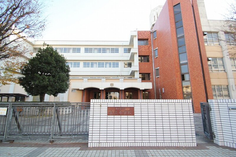 中学校　名古屋市立香流中学校（中学校）まで228m