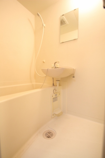 バス・シャワールーム　同物件別号室の写真です。