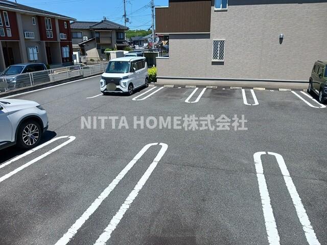 駐車場　駐車場は２台分の空きがあります☆