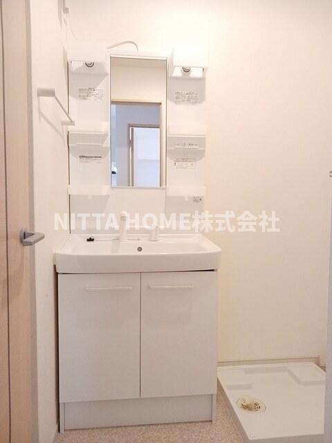 洗面設備　洗髪洗面台に室内洗濯機置場も付いています★