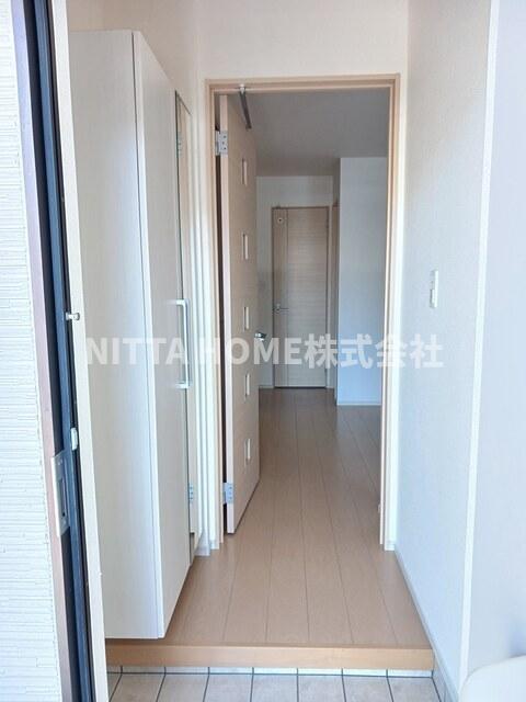 玄関　広いスペースの玄関です＊