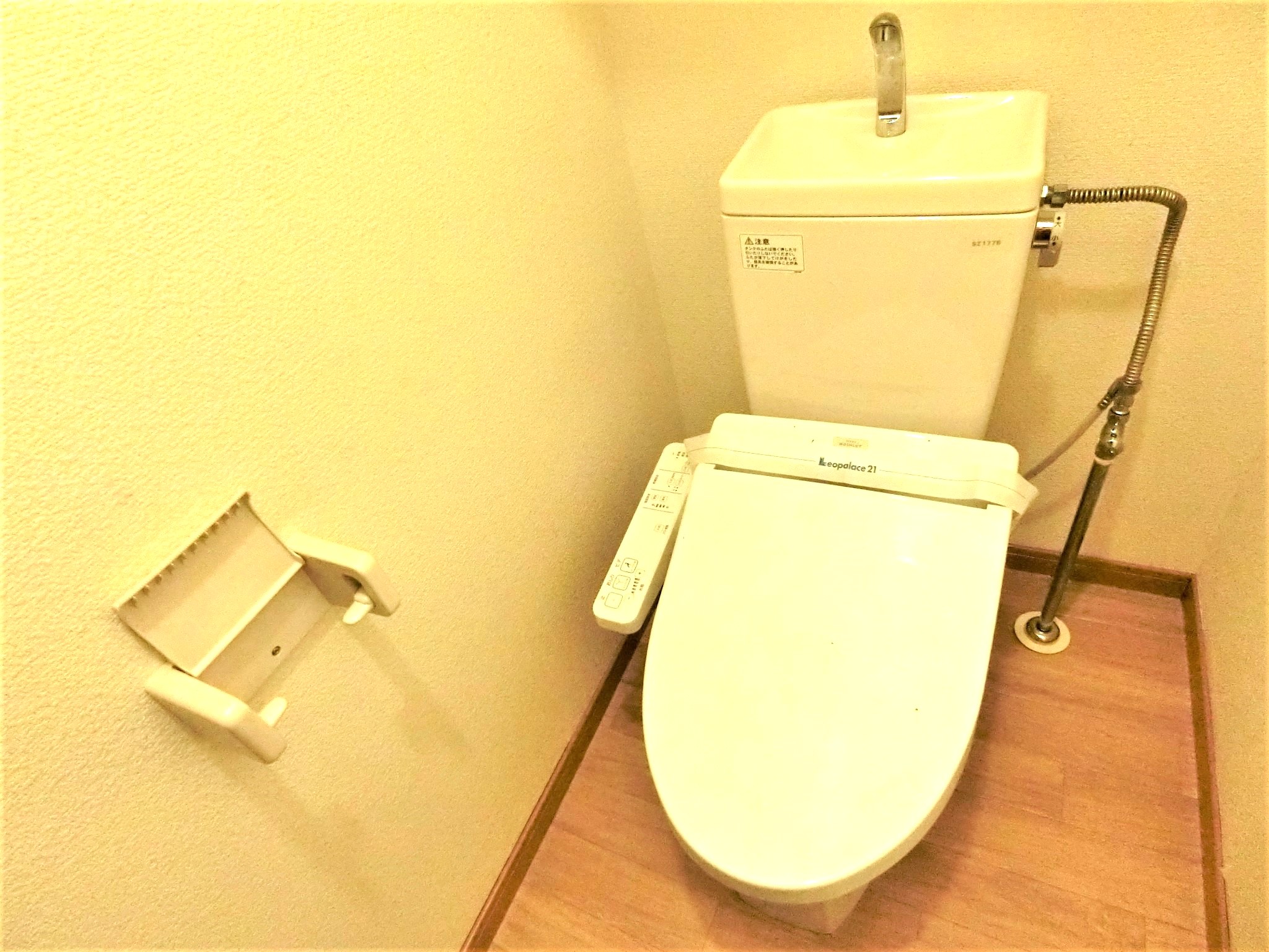 トイレ　温水洗浄便座付きです☆