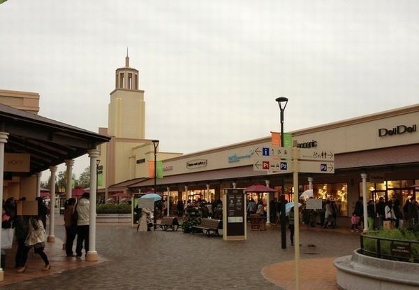 ショッピングセンター　酒々井プレミアムアウトレット（ショッピングセンター）まで3200m