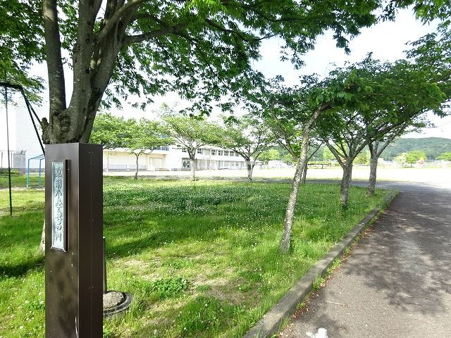 小学校　可児市立東明小学校（小学校）まで827m