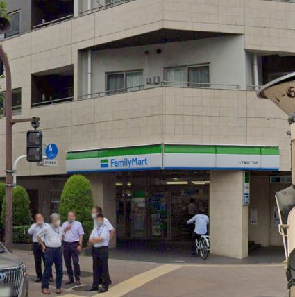 コンビニ　ファミリーマート 八丁堀四丁目店（コンビニ）まで81m