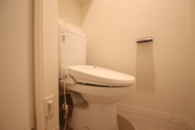 トイレ　※別室の参考写真の為、現況優先です。