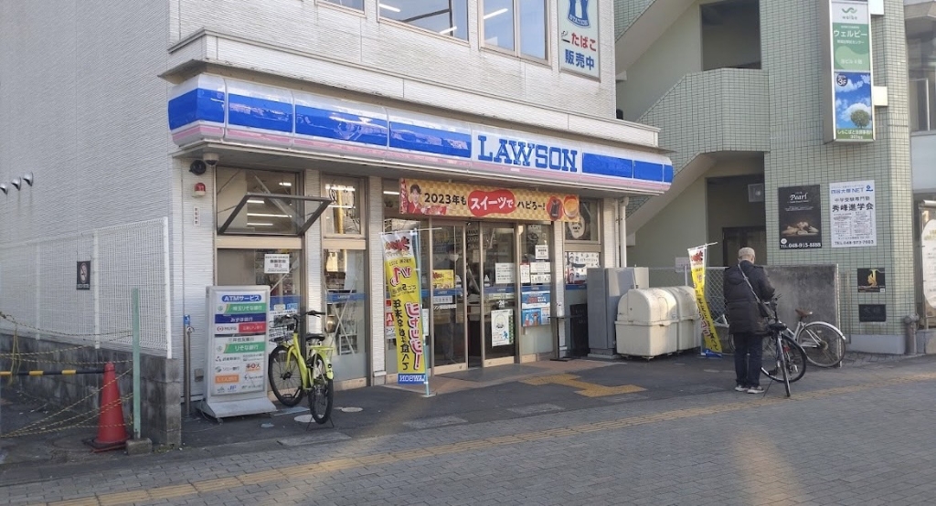 コンビニ　ローソン 新越谷駅前店（コンビニ）まで365m