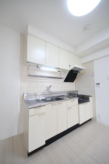 キッチン　※同建物　同タイプ間取り設備施工例　現況優先