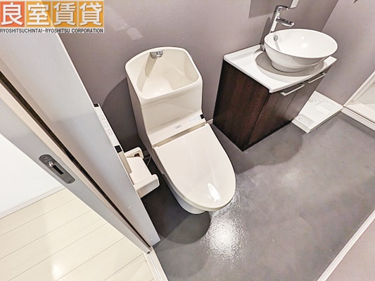 トイレ　※このお写真は同物件の別のお部屋のお写真です。現状優先