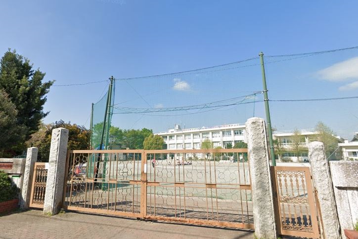 小学校　川崎市立登戸小学校（小学校）まで952m