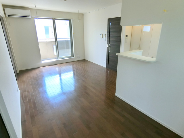 居室・リビング　★角部屋３面採光　広々リビング１２．２帖★